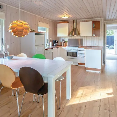 Сasa de vacaciones Three-bedroom In Asperup