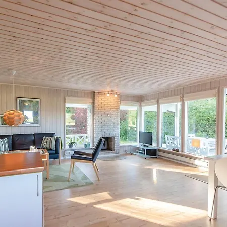Three-bedroom In Casa vacanze *