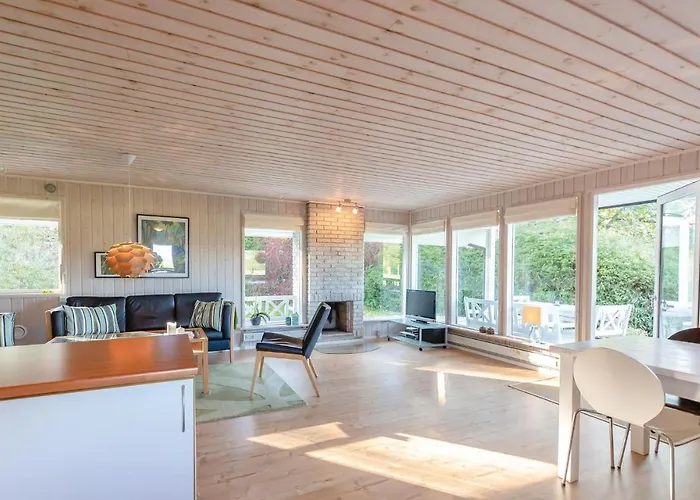 Three-bedroom In Casa vacanze *