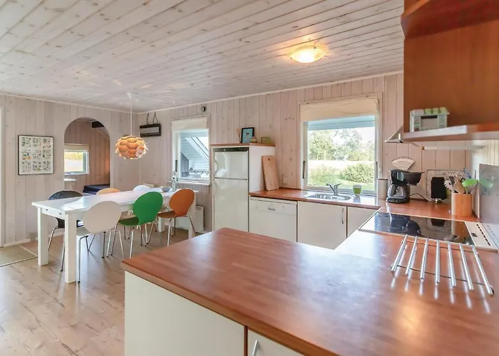 Three-bedroom In Casa vacanze Asperup